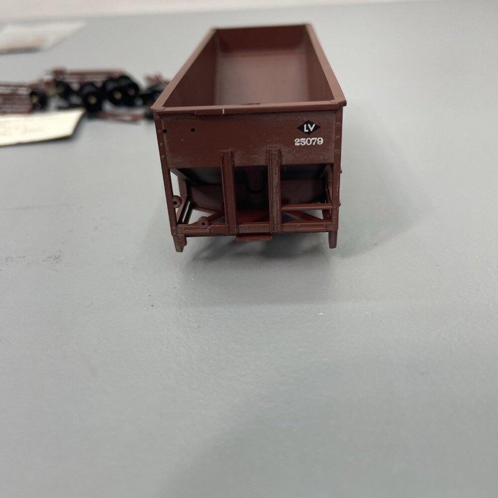 Stewart HO Lehigh Valley 25079 Fishbelly 55 Ton 6 Panel 2 Bay Hopper Train Car - Picture 11 of 12